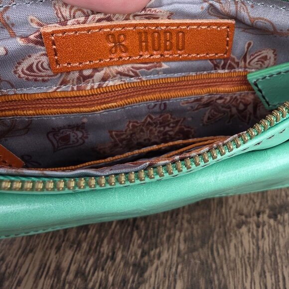 HOBO Amble Crossbody Bag Mint Green Leather Small Multi Pocket Magnetic Zip Boho - Picture 2 of 15